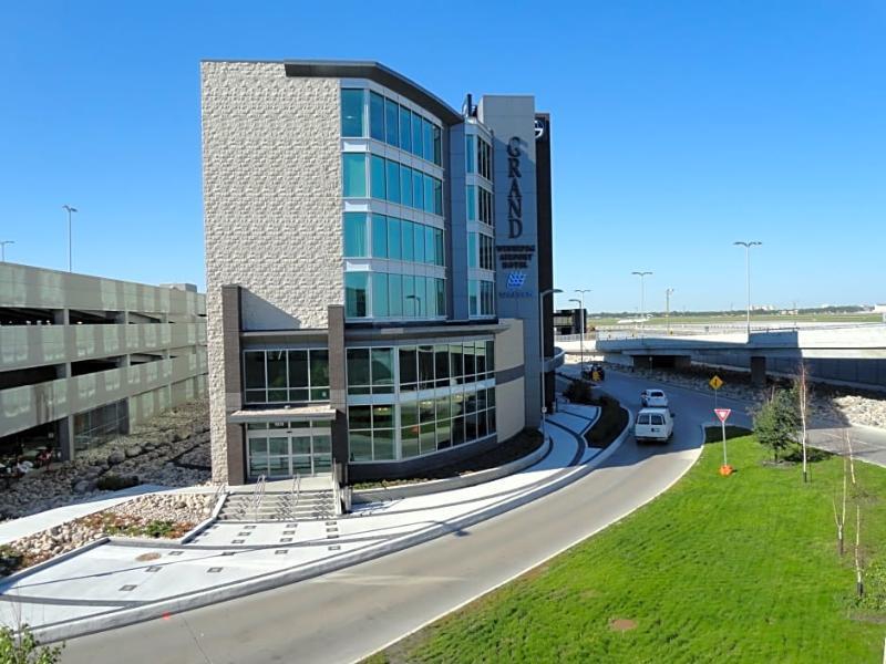 The Grand Winnipeg Airport Hotel By Lakeview Extérieur photo